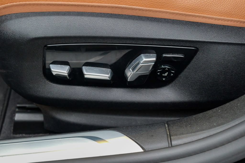Used 2018 BMW 740i xDrive AWD/4WD image 24
