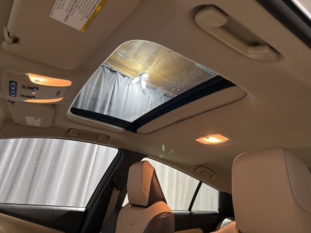 Used 2017 Toyota Prius Four w/ Advanced Technology Package image 3