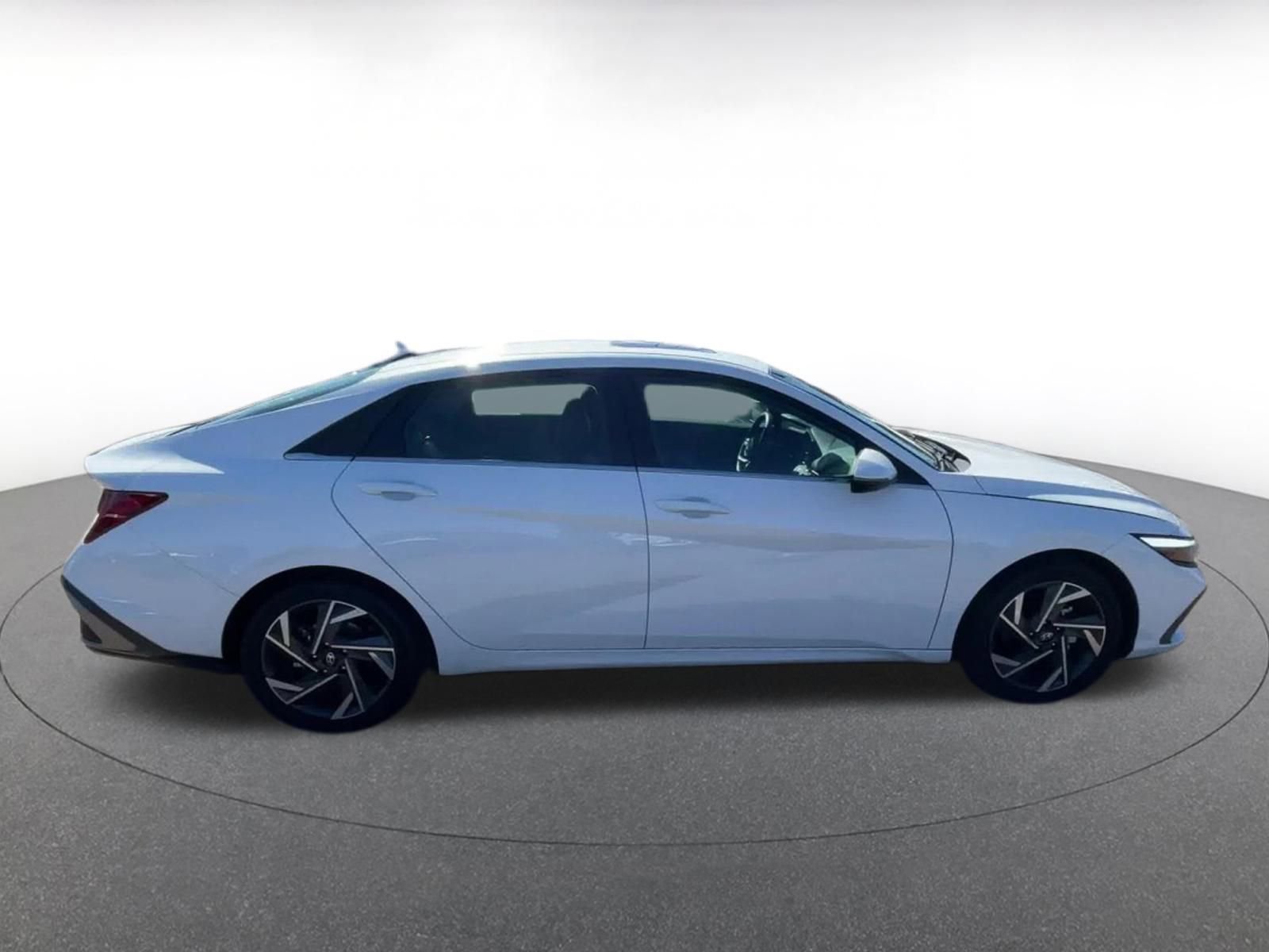 Used 2025 Hyundai Elantra Limited FWD image 16