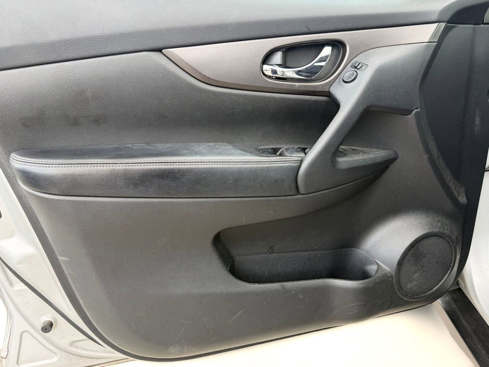 Used 2014 Nissan Rogue S image 10