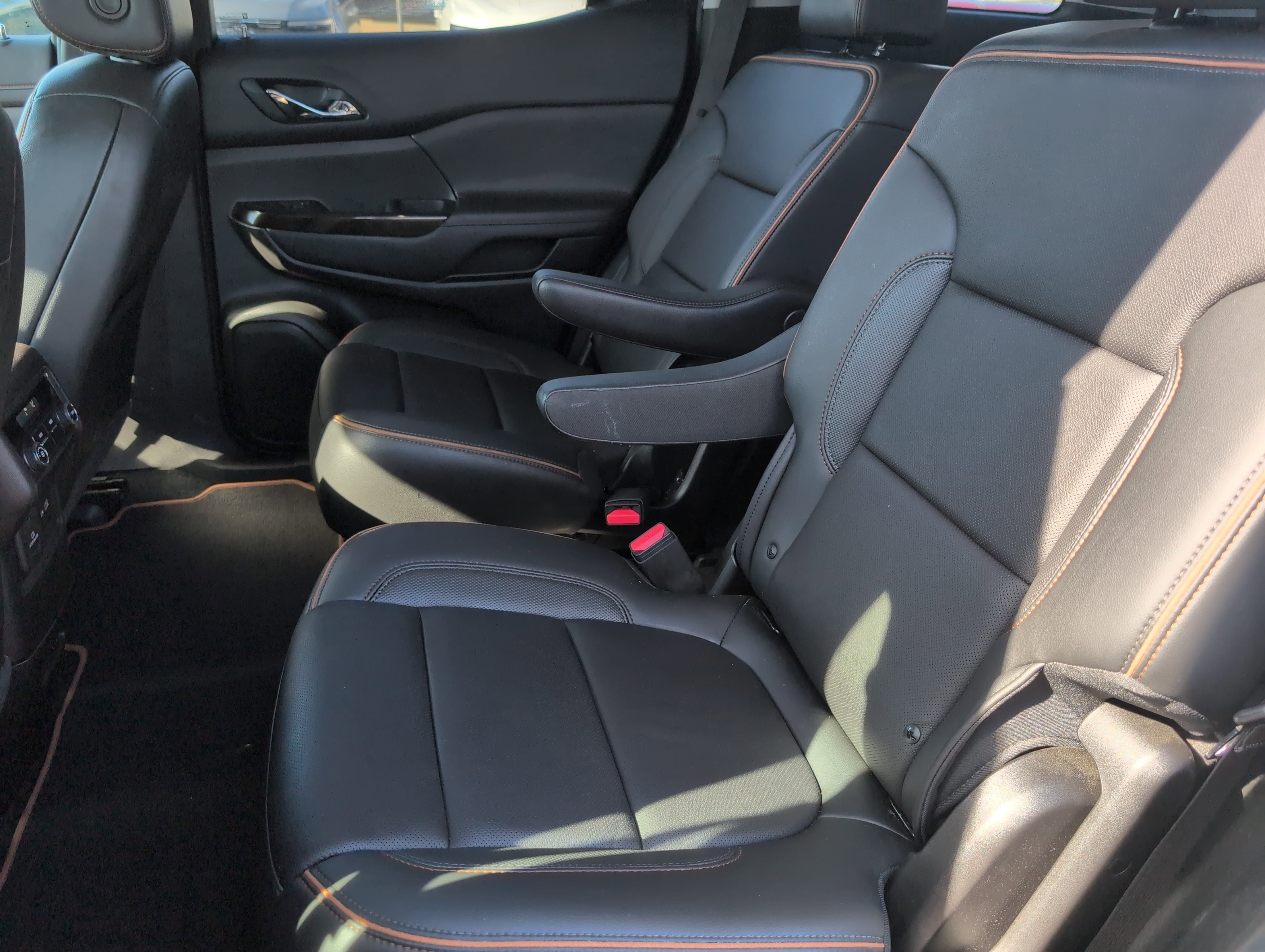 Used 2022 GMC Acadia AT4 image 27