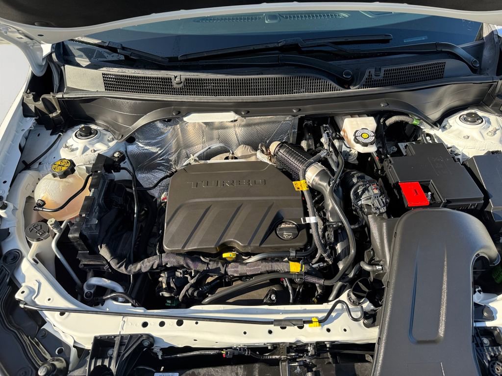 Used 2025 Buick Envista Preferred image 9