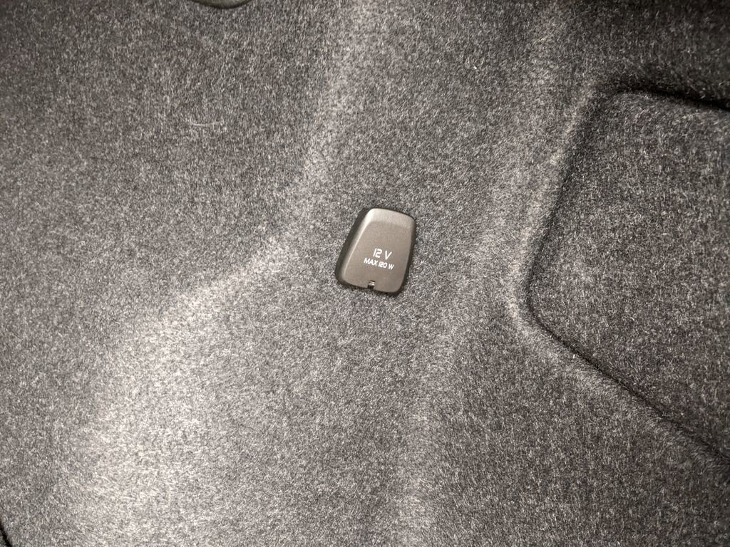 Certified 2025 Volvo XC40 B5 Plus image 28