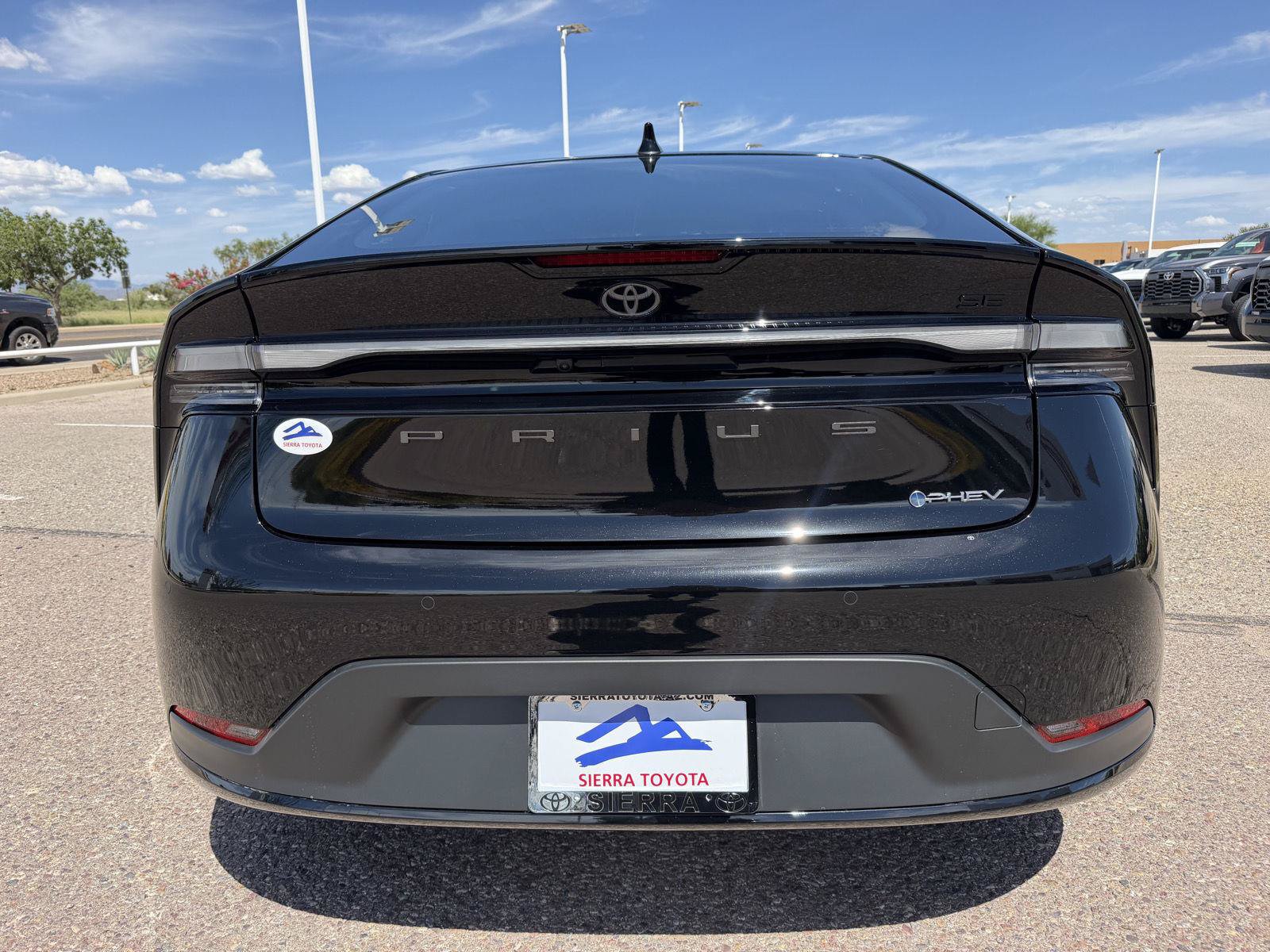 New 2027 Toyota Prius Plug-In Hybrid FWD image 4