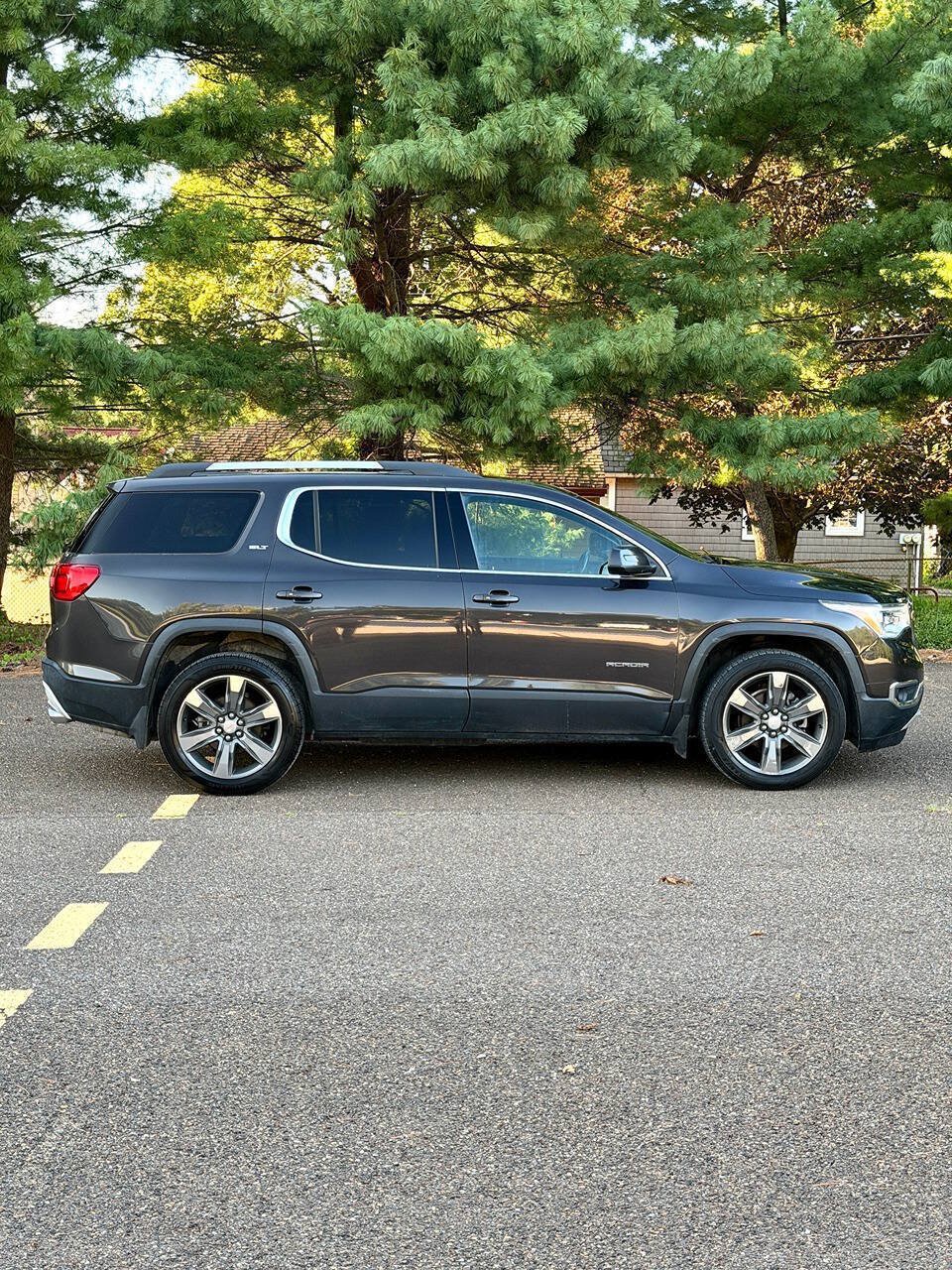 Used 2017 GMC Acadia SLT w/ LPO, Floor Liner Package AWD/4WD image 10