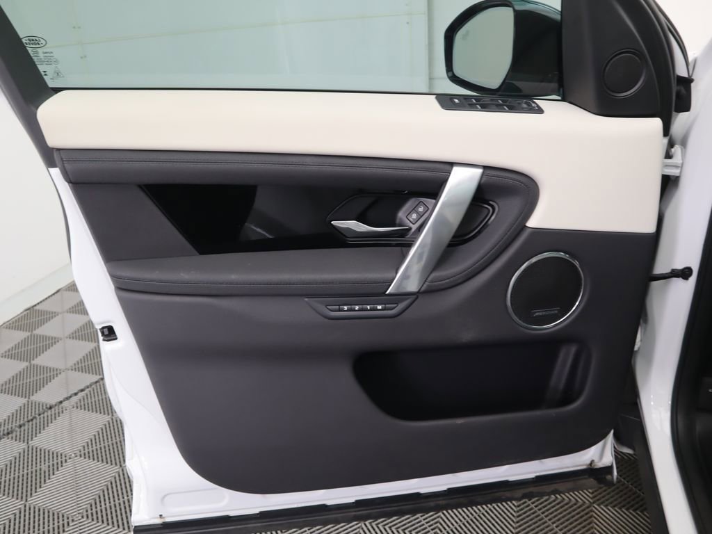 Used 2025 Land Rover Discovery Sport S image 25