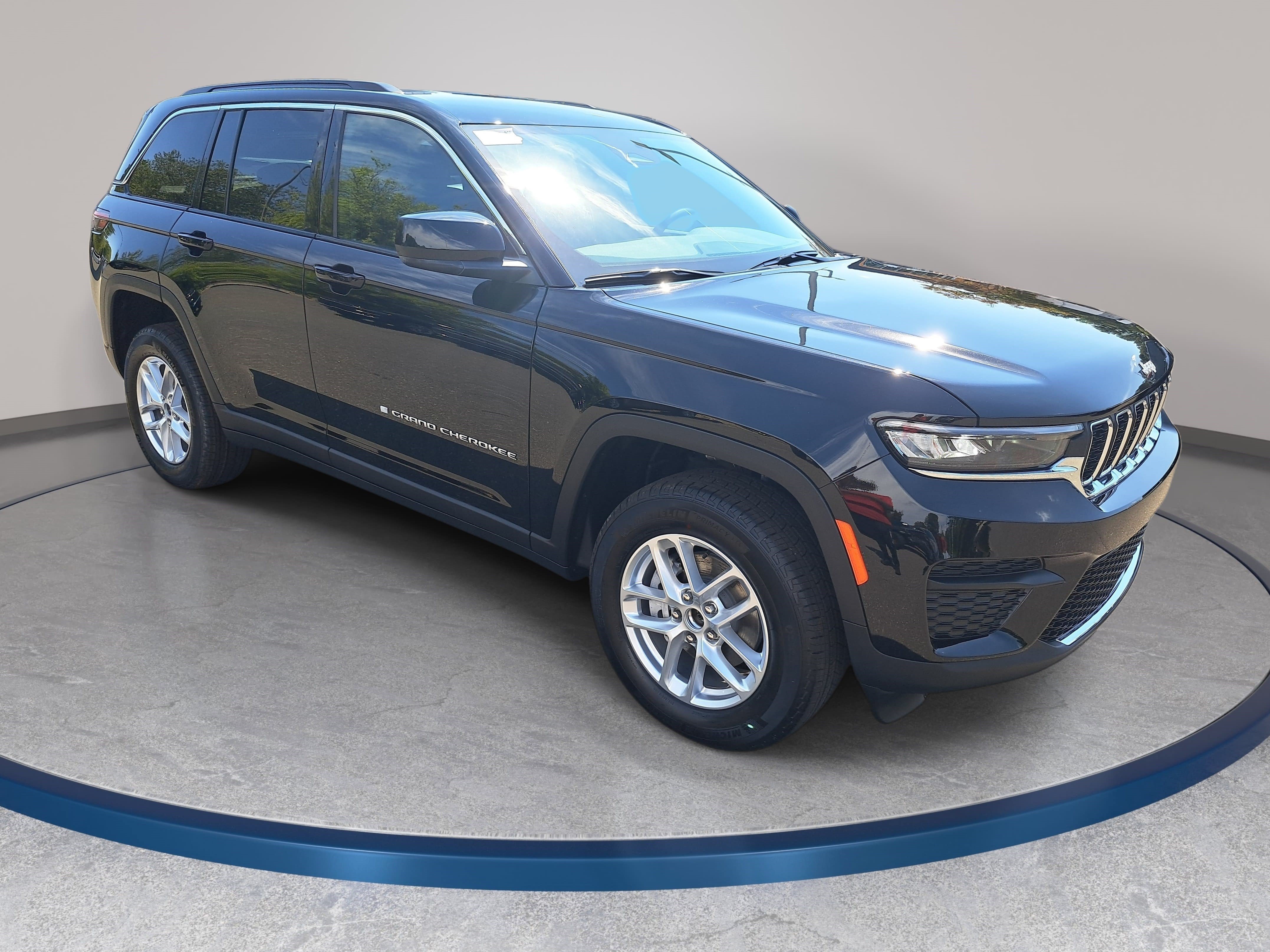 New 2026 Jeep Grand Cherokee Laredo AWD/4WD image 3