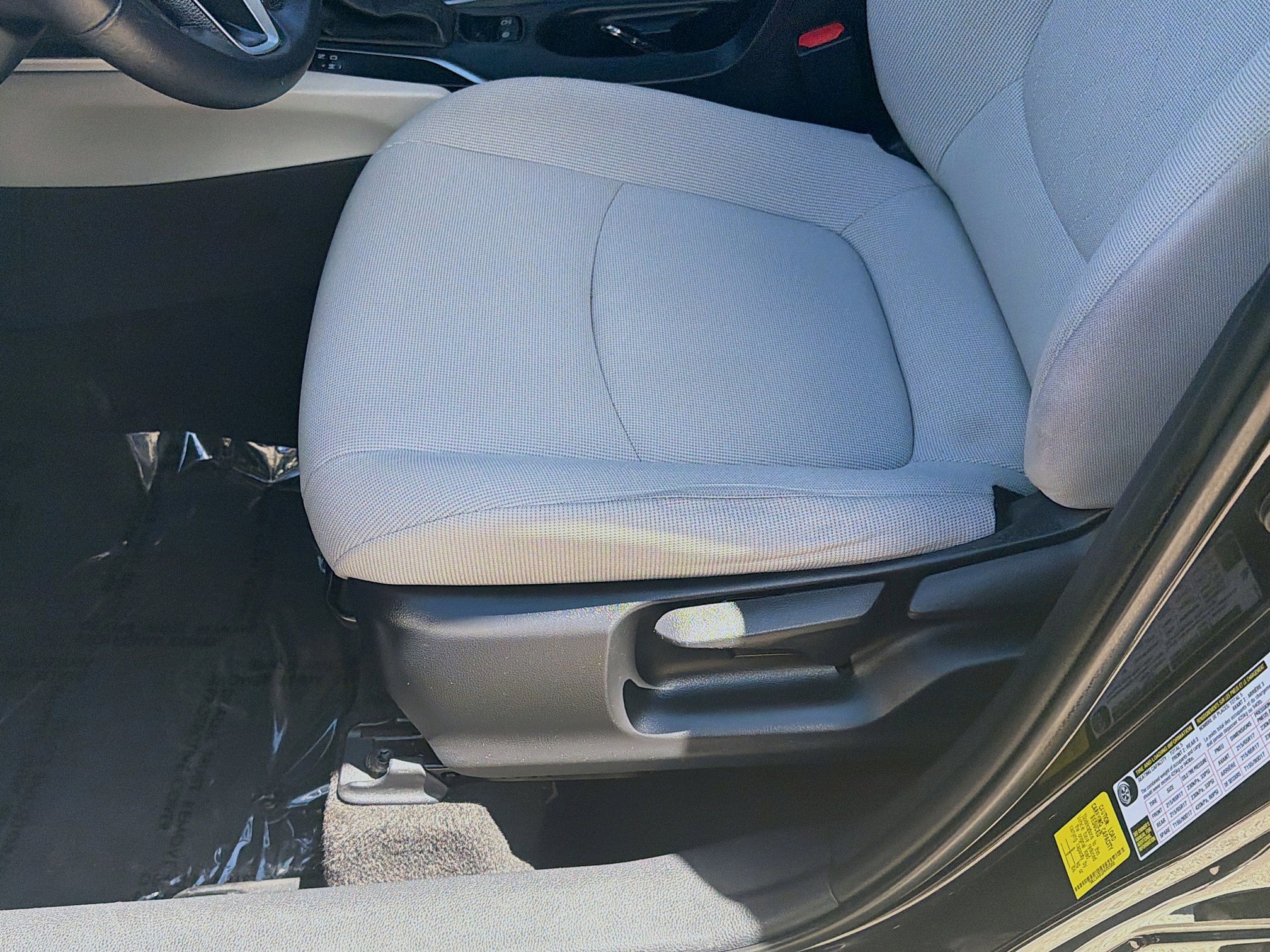 Used 2022 Toyota Corolla Cross LE AWD/4WD image 17