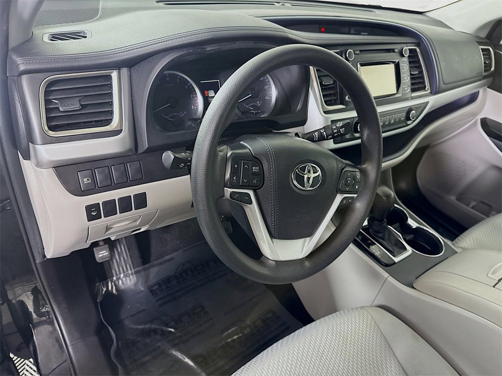 Certified 2019 Toyota Highlander LE image 18