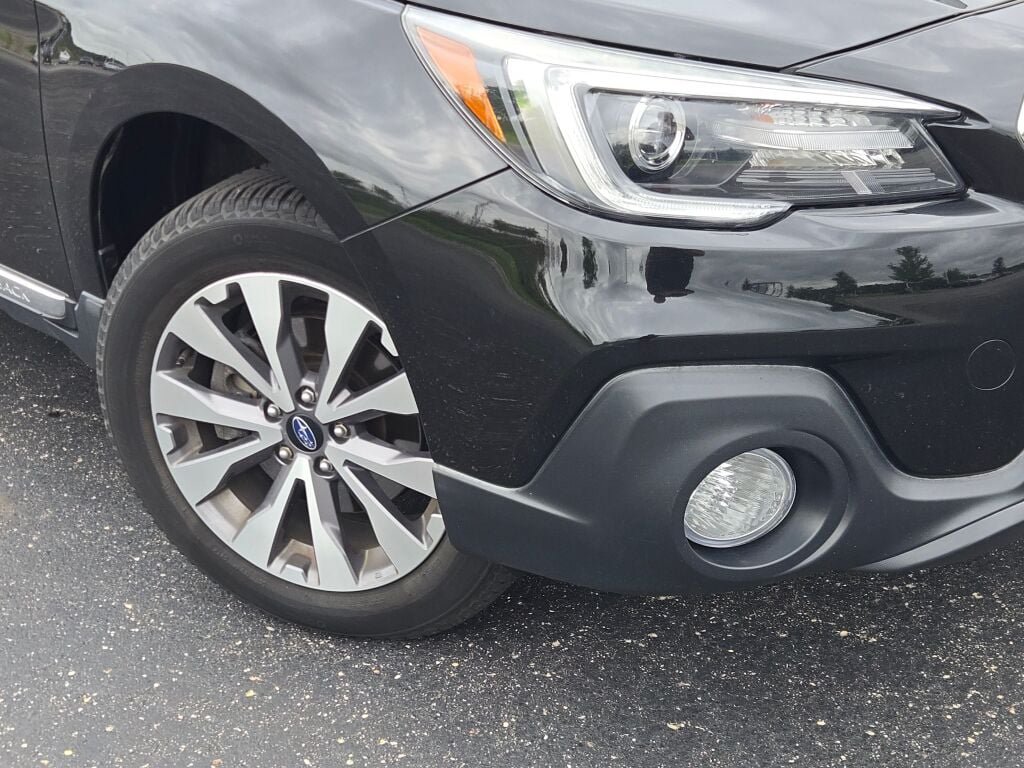 Used 2019 Subaru Outback 3.6R Touring AWD/4WD image 3