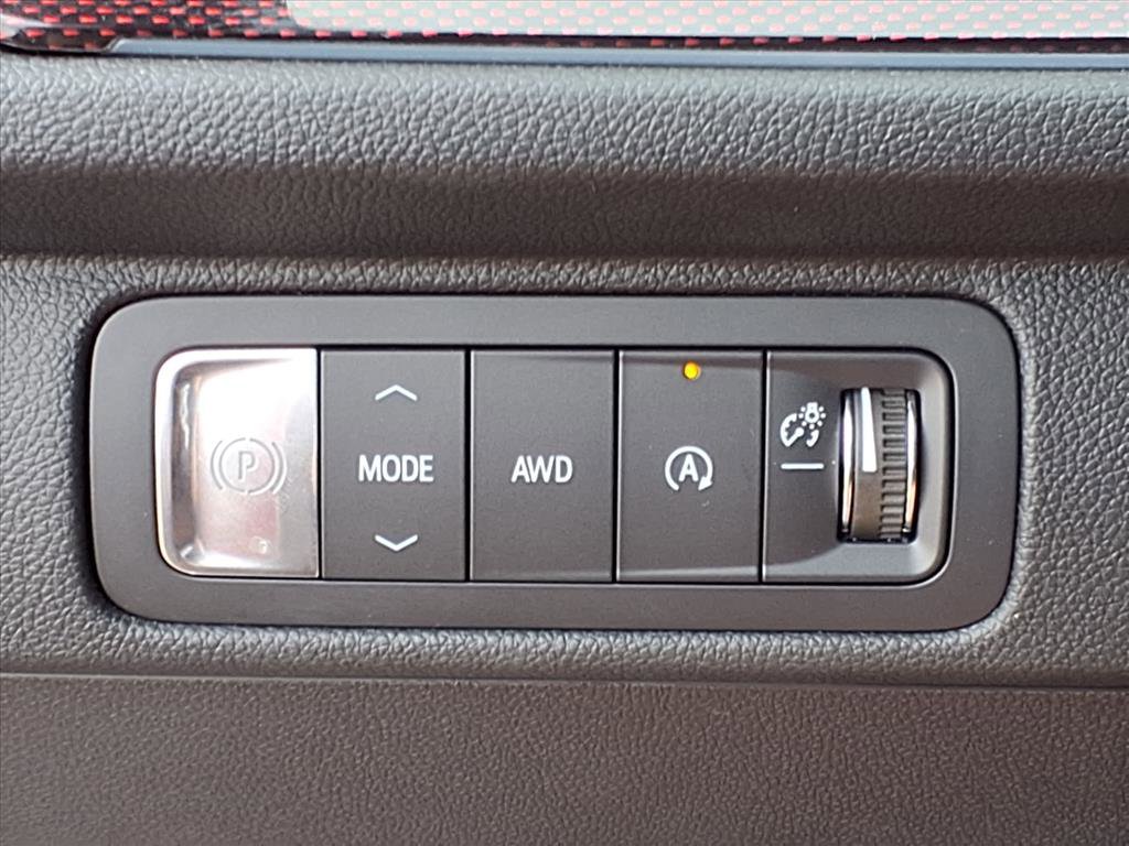 Used 2025 Chevrolet Traverse RS w/ LPO, Floor Liner Package image 12