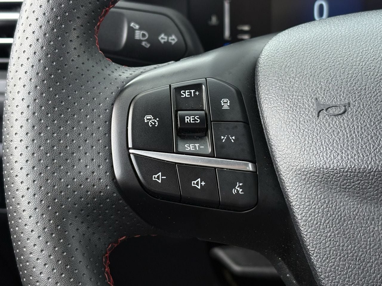 Used 2024 Ford Escape ST-Line w/ Tech Pack #1 FWD image 15