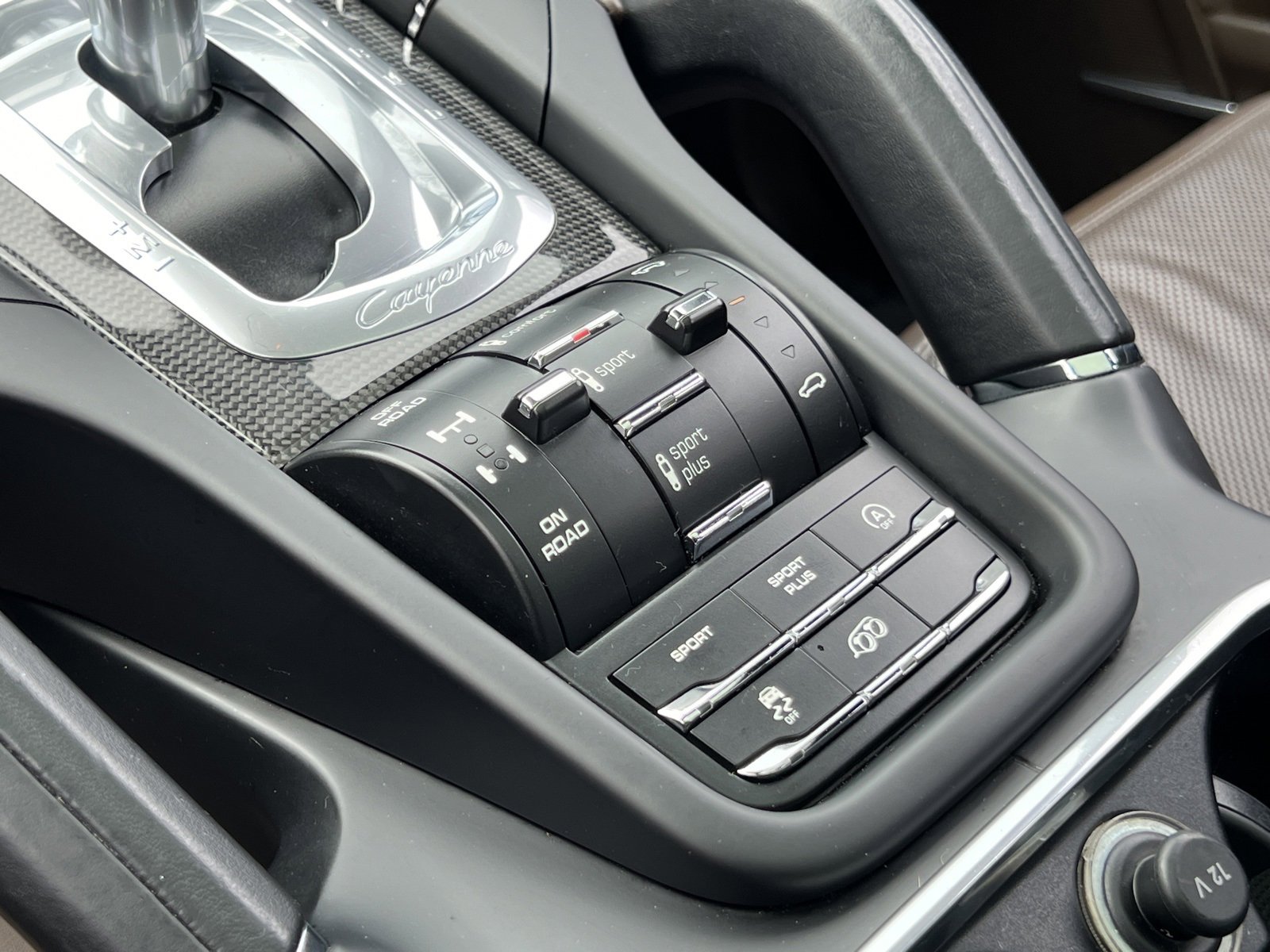 Used 2016 Porsche Cayenne Turbo S image 31