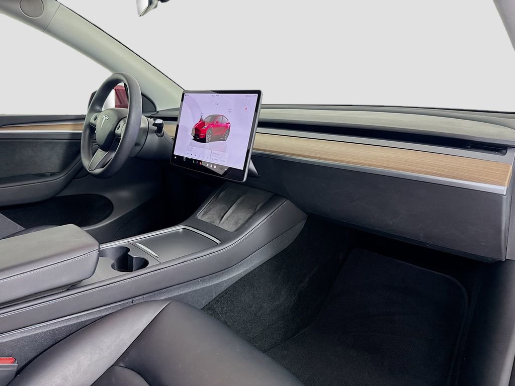 Used 2025 Tesla Model Y Long Range image 29
