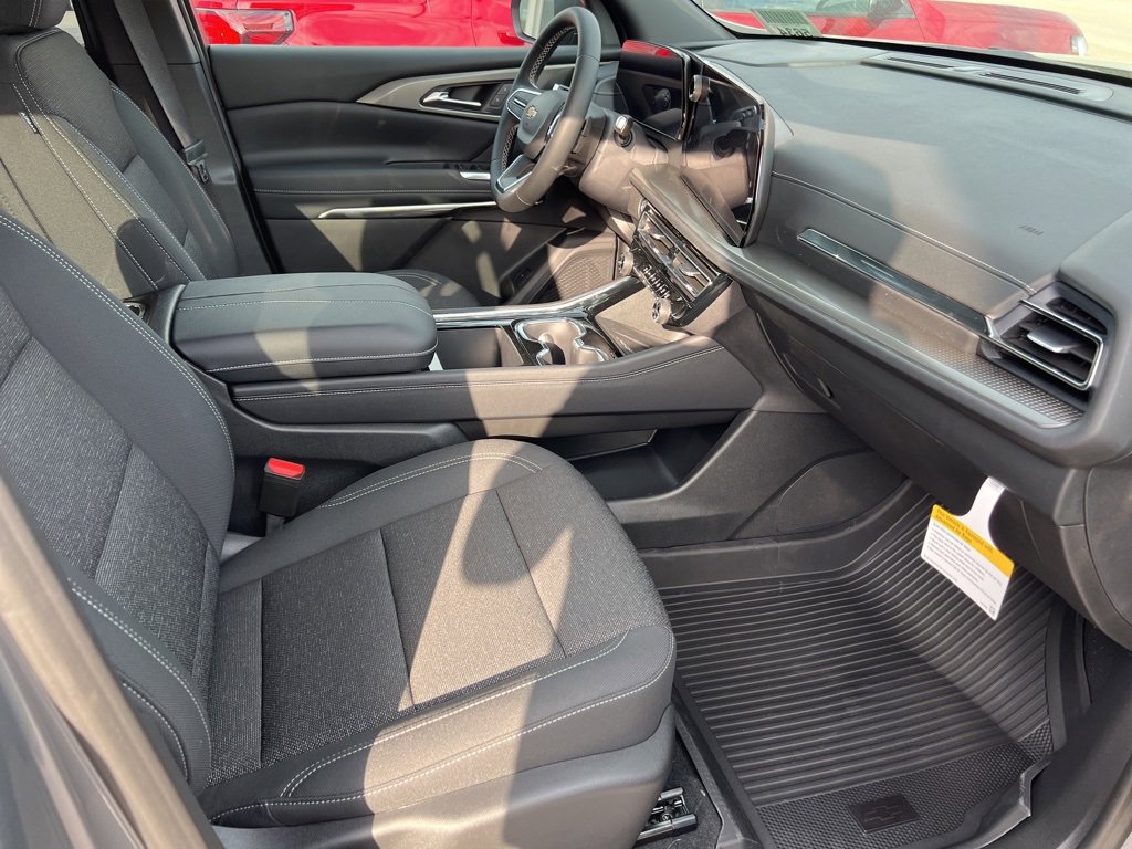 New 2026 Chevrolet Traverse LT w/ LPO, Floor Liner Package image 8