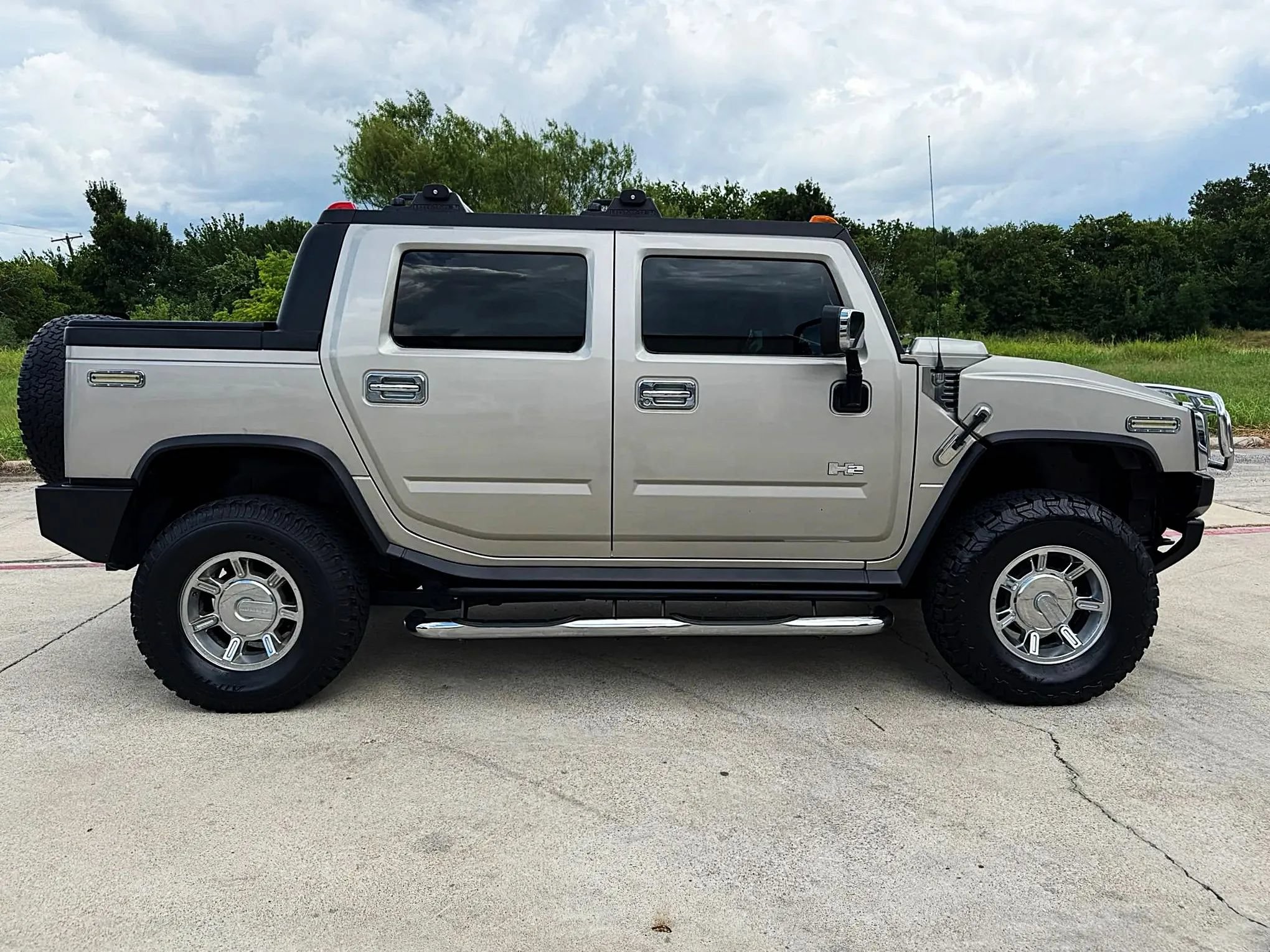 Used 2005 HUMMER H2 SUT w/ Preferred Equipment Group AWD/4WD image 3