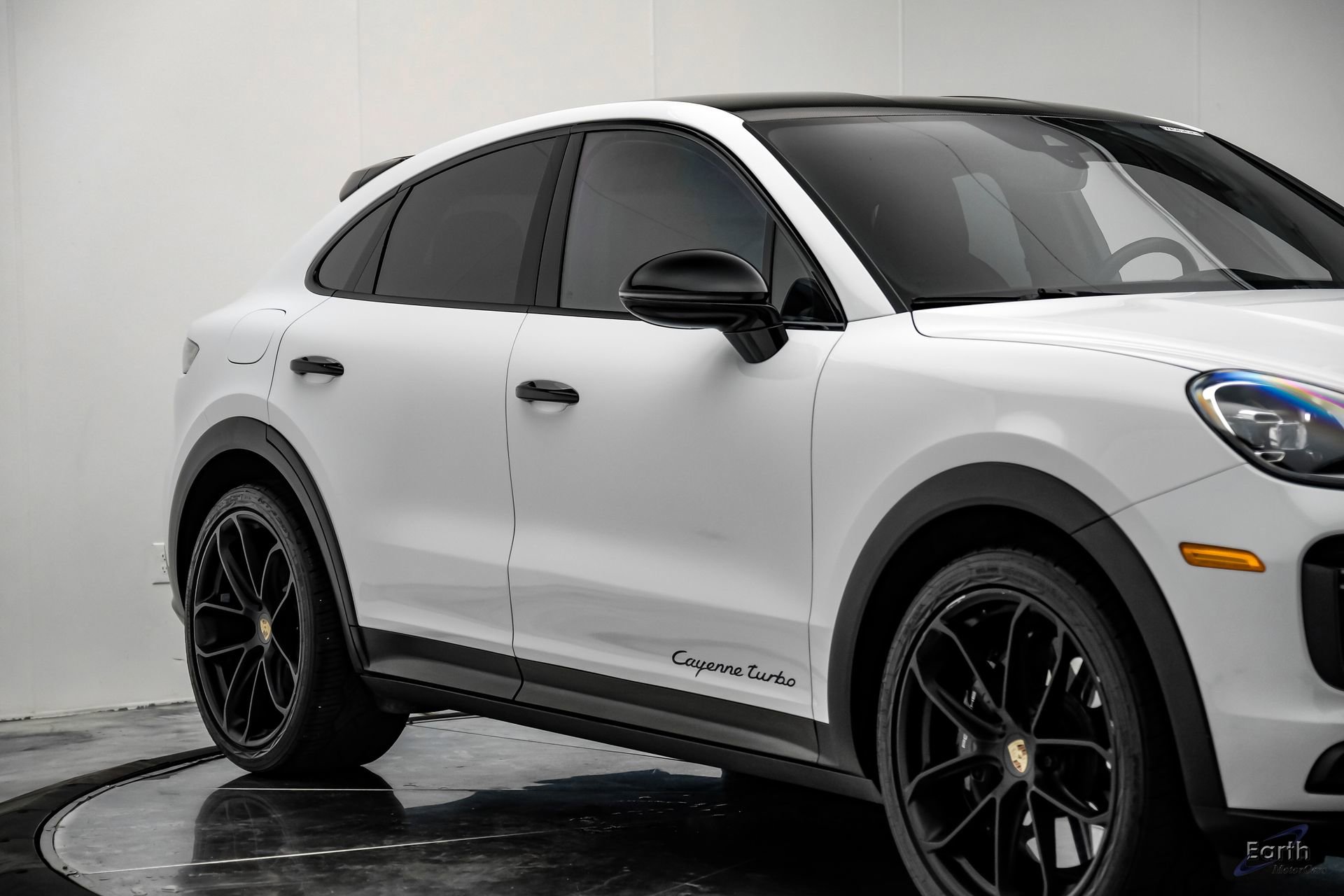 Used 2022 Porsche Cayenne Turbo image 22