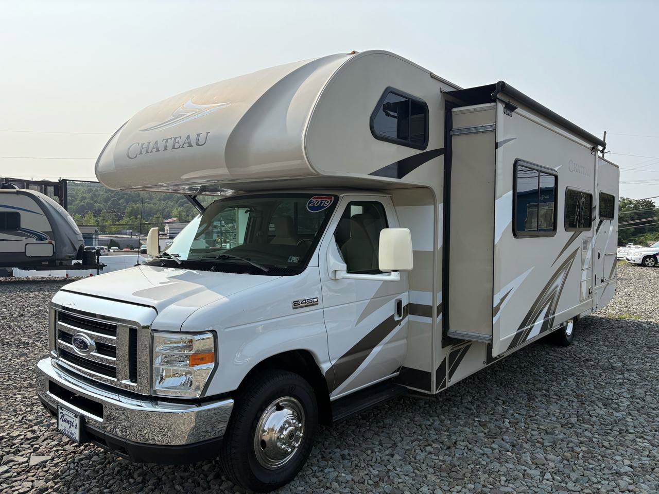 Used 2018 Ford E-450 and Econoline 450 Super Duty w/ Motorhome Prep Package RWD image 3