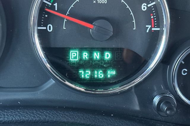 Used 2017 Jeep Wrangler Unlimited Sahara w/ Connectivity Group image 27