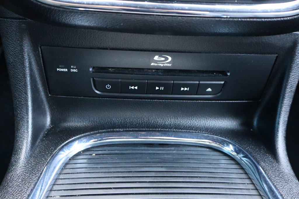 Used 2015 Chrysler Town & Country S w/ Driver Convenience Group FWD image 15