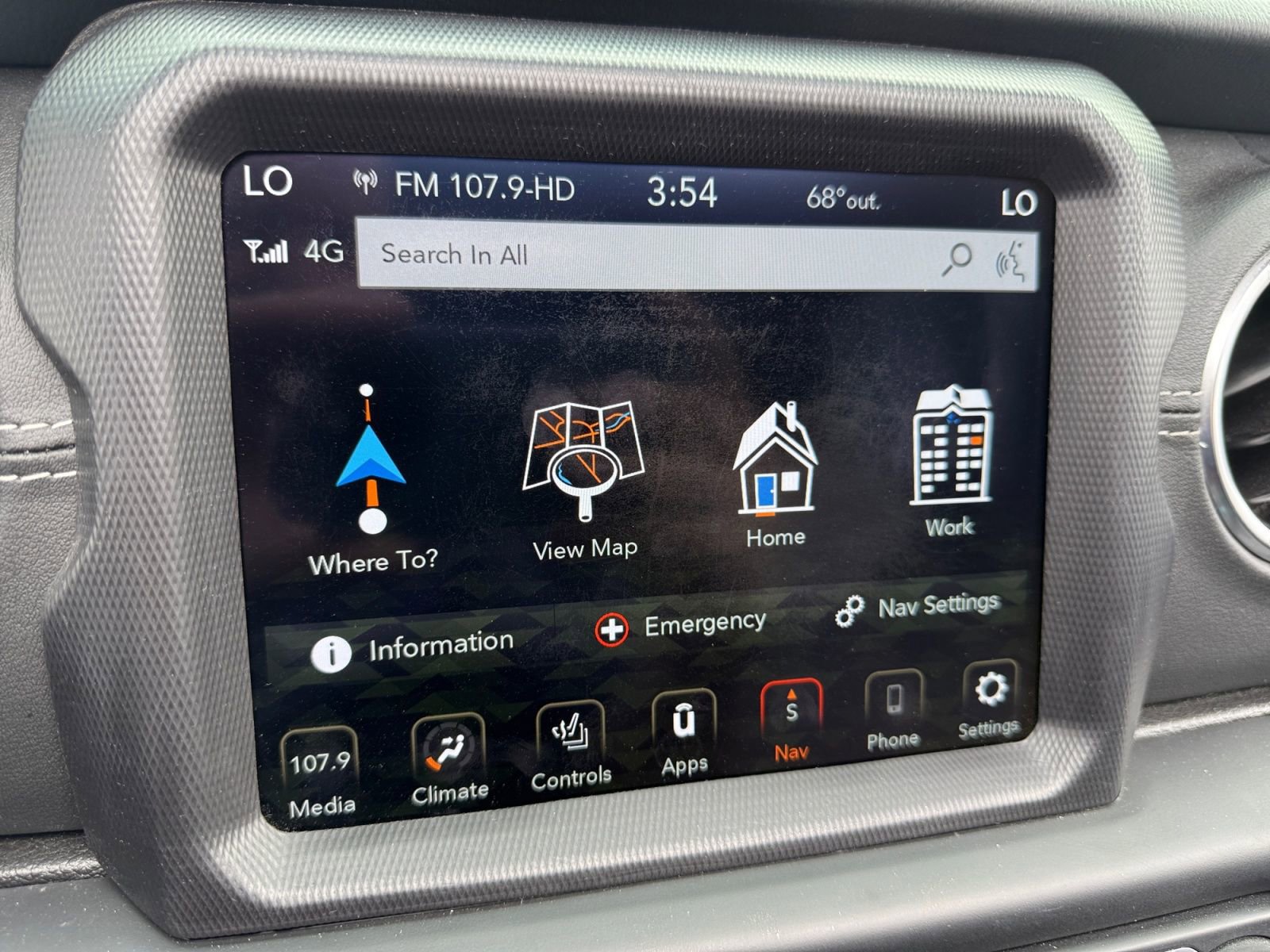 Used 2020 Jeep Wrangler Unlimited Sahara w/ Uconnect 4C Nav & Sound Group AWD/4WD image 19