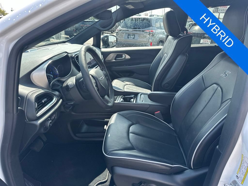 Used 2024 Chrysler Pacifica Premium FWD image 10