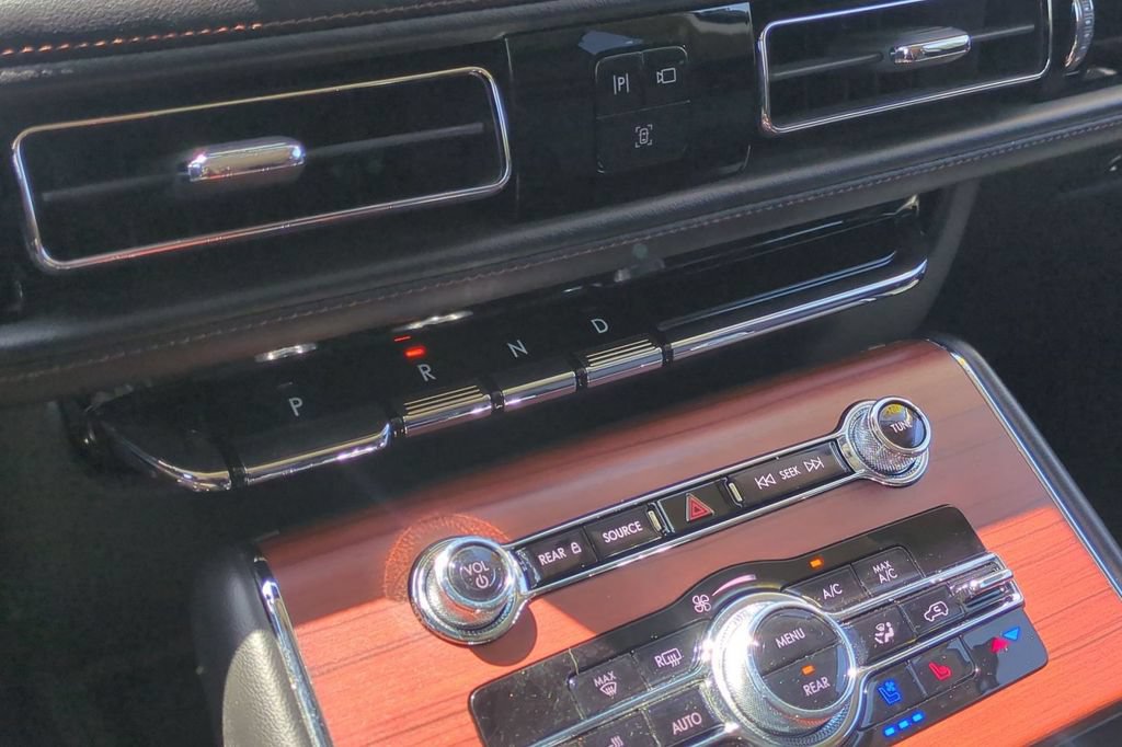 Used 2022 Lincoln Aviator Reserve w/ Equipment Group 201A AWD/4WD image 28