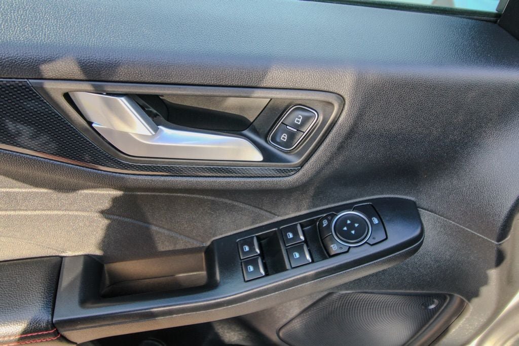 Used 2025 Ford Escape ST-Line Select AWD/4WD image 12