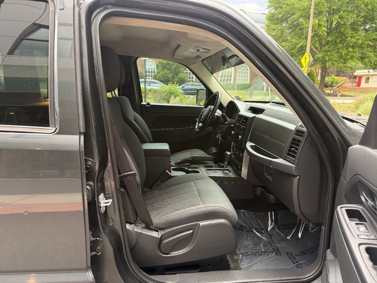 Used 2011 Jeep Liberty Sport w/ Popular Equipment Group AWD/4WD image 17