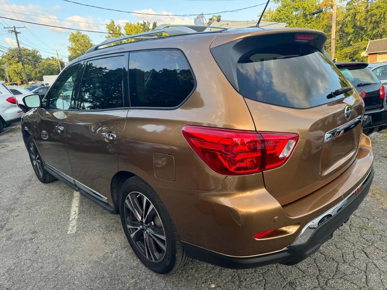 Used 2017 Nissan Pathfinder Platinum w/ Family Entertainment Package image 6