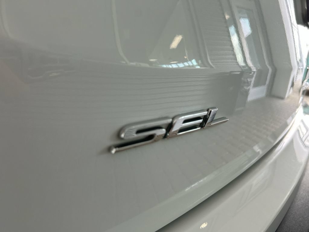 Used 2024 Ford Edge SEL AWD/4WD image 39
