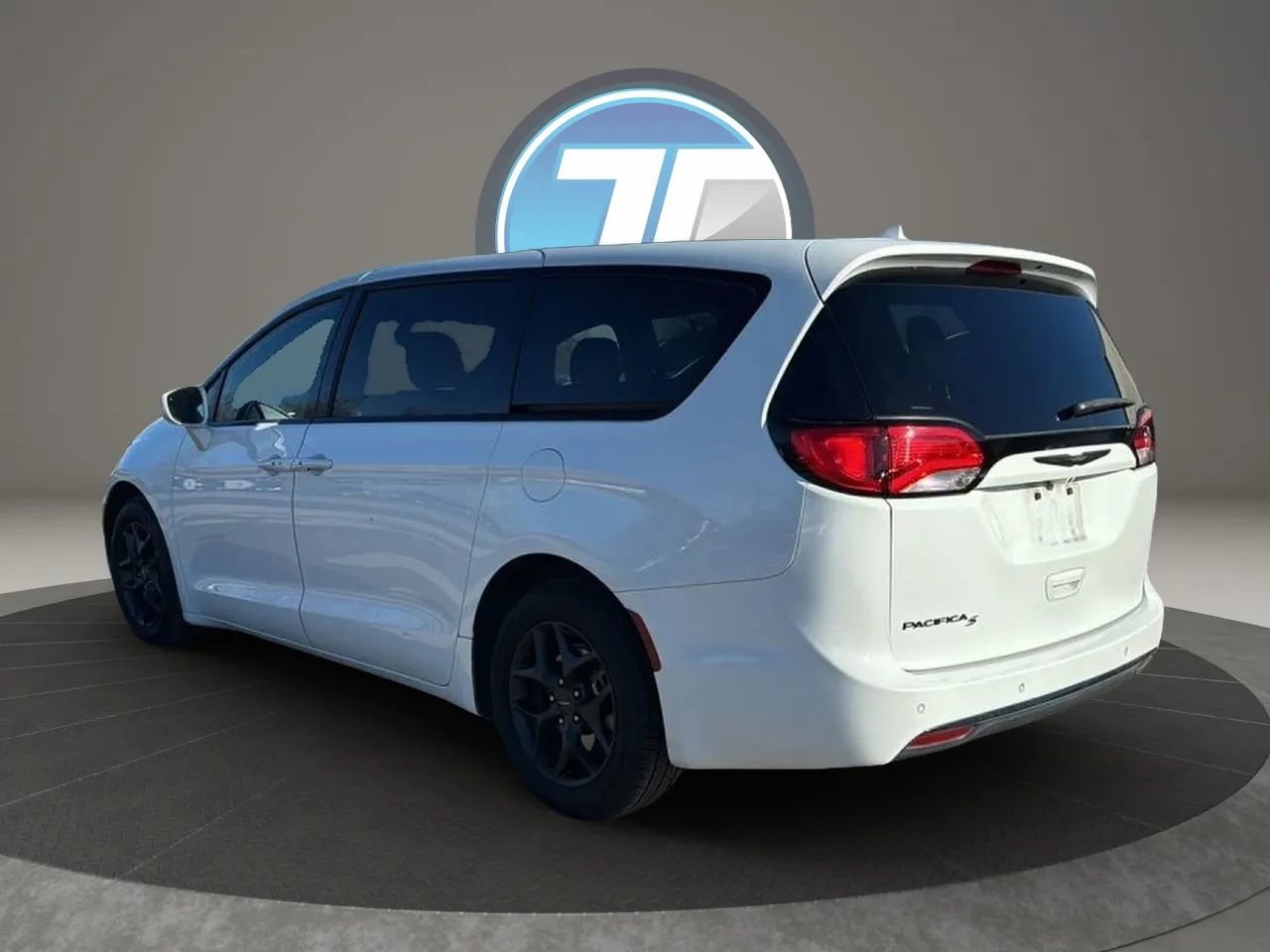 Used 2020 Chrysler Pacifica Touring w/ S Appearance Package FWD image 9