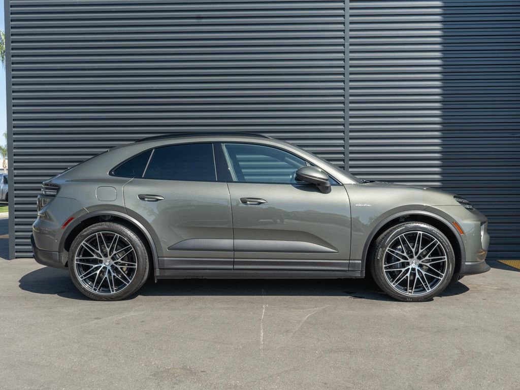 Used 2024 Porsche Macan 4 Electric image 8