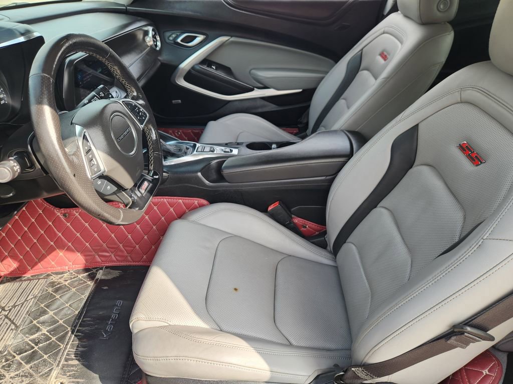 Used 2020 Chevrolet Camaro SS RWD image 9