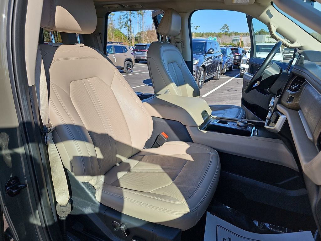 Used 2024 Ford Expedition Limited image 12