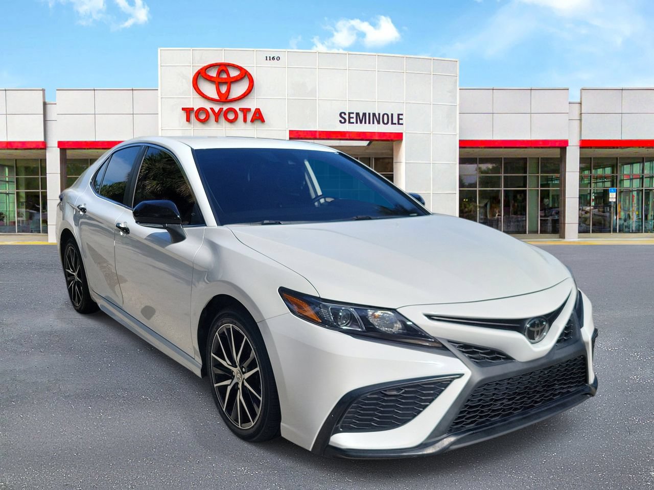Used 2023 Toyota Camry SE AWD/4WD image 2