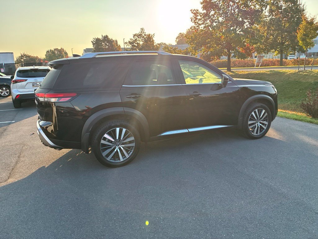 Used 2022 Nissan Pathfinder Platinum AWD/4WD image 7