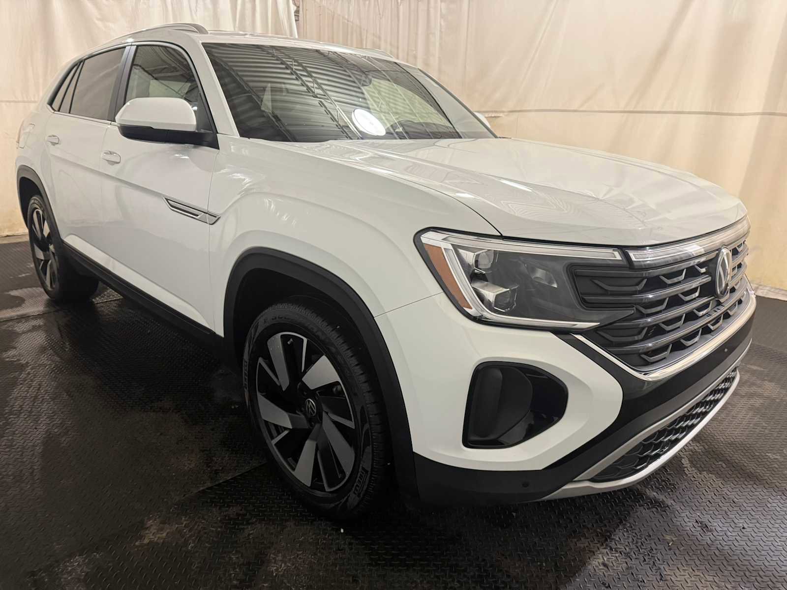 Certified 2024 Volkswagen Atlas Cross Sport SE image 10