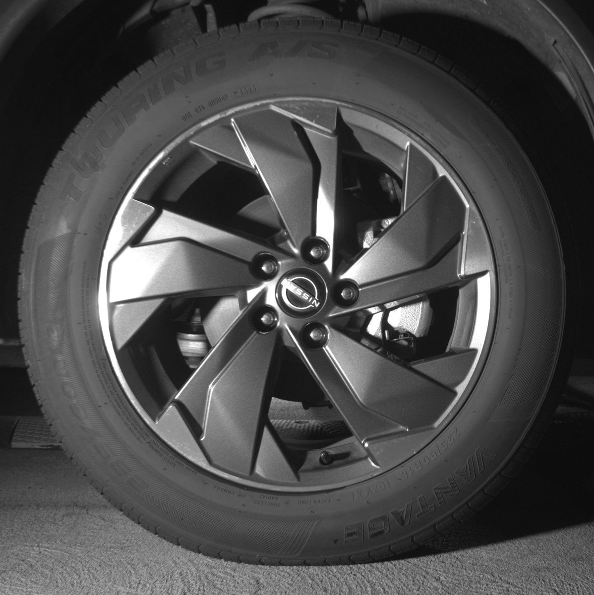 Used 2025 Nissan Rogue SV FWD image 13