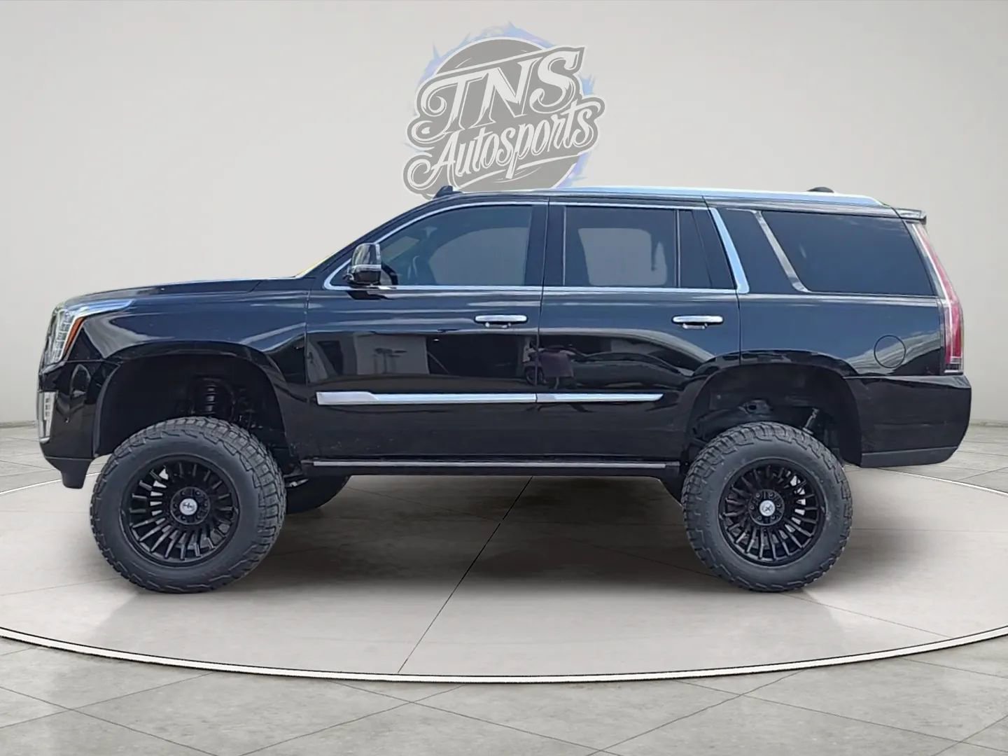 Used 2019 Cadillac Escalade Platinum AWD/4WD image 2