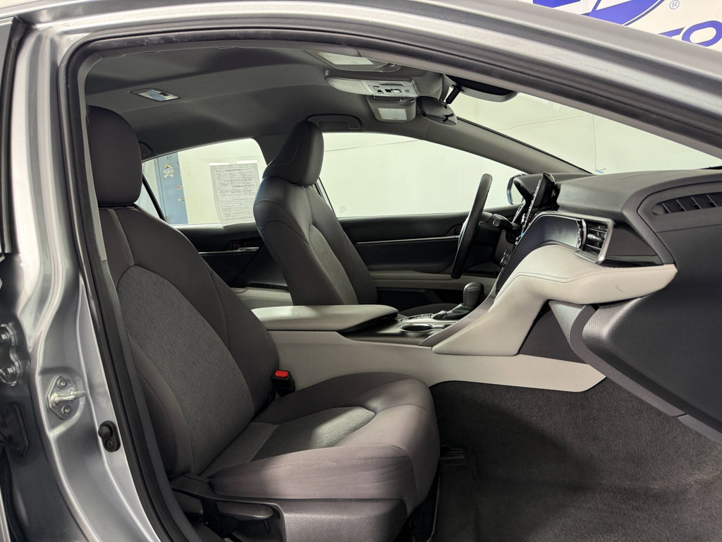 Used 2022 Toyota Camry LE image 7