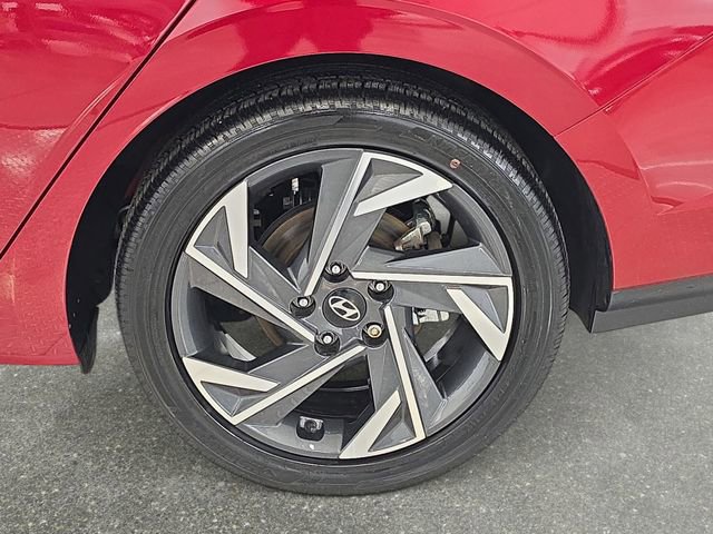 Used 2024 Hyundai Elantra Limited image 32