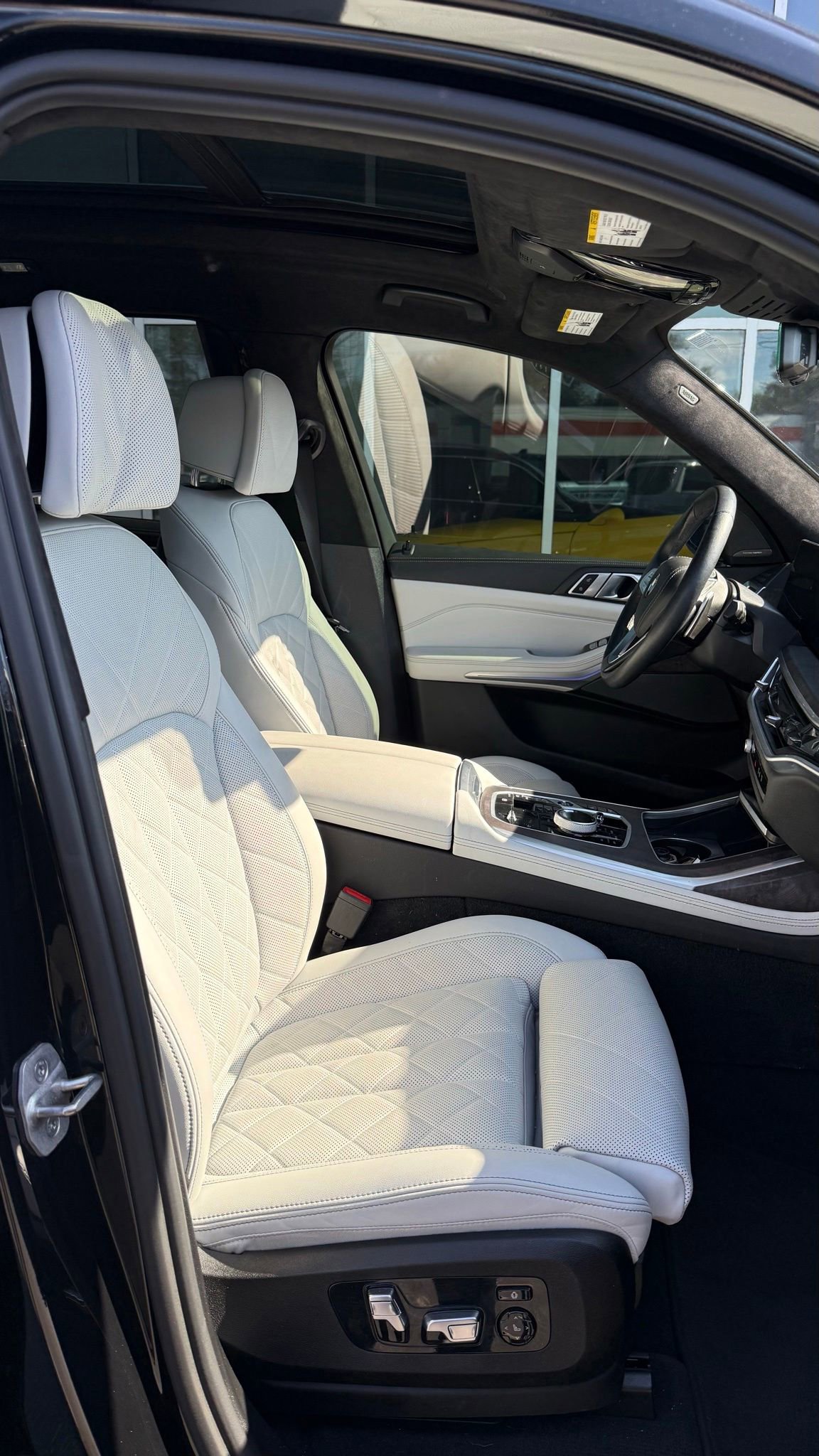 Used 2024 BMW X7 xDrive40i w/ Premium Package AWD/4WD image 34
