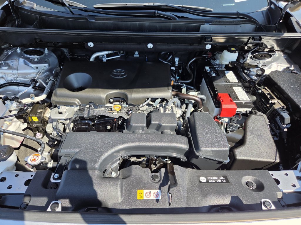 Used 2025 Toyota RAV4 XLE FWD image 31