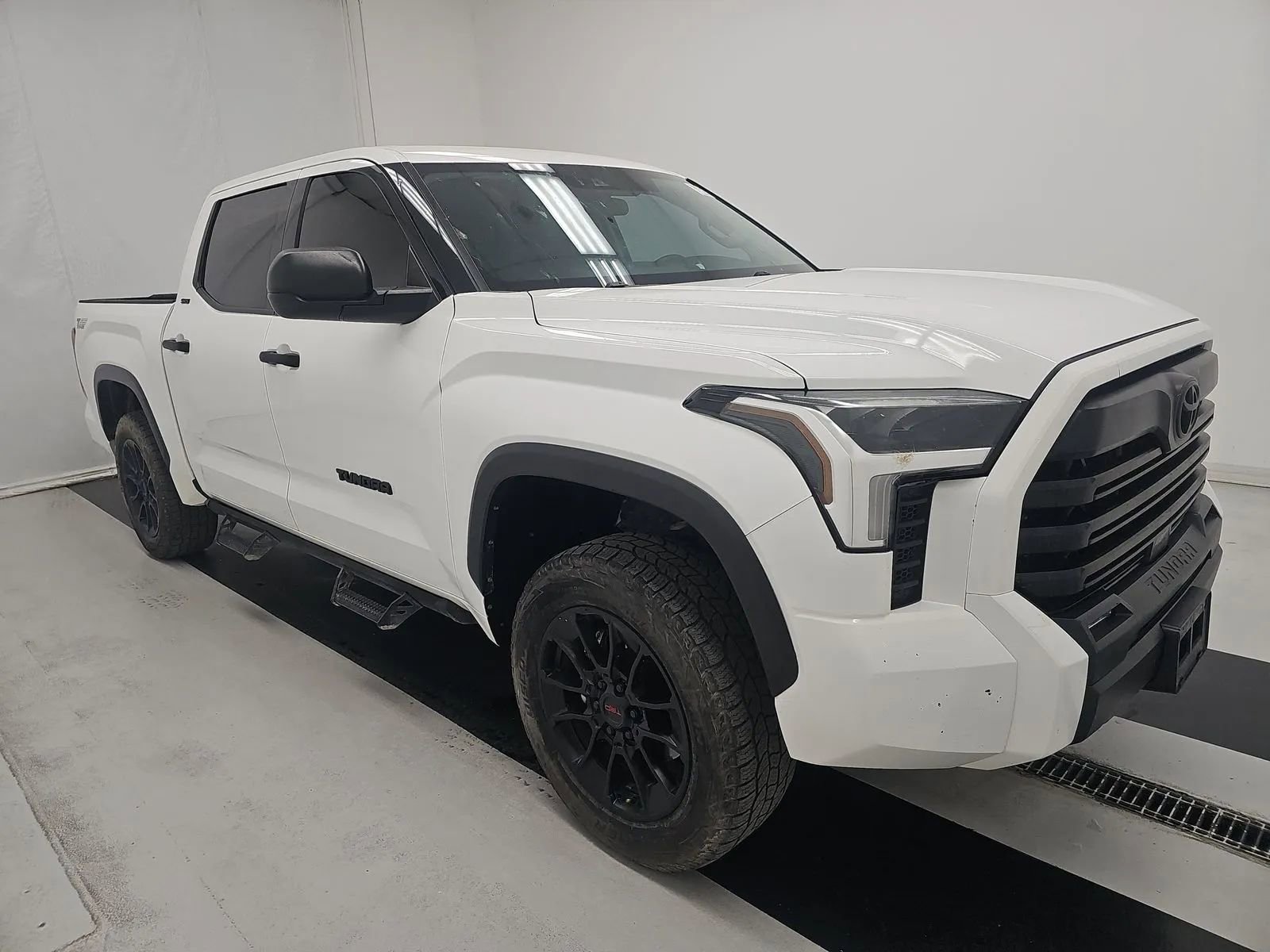 Used 2022 Toyota Tundra SR5 RWD image 2