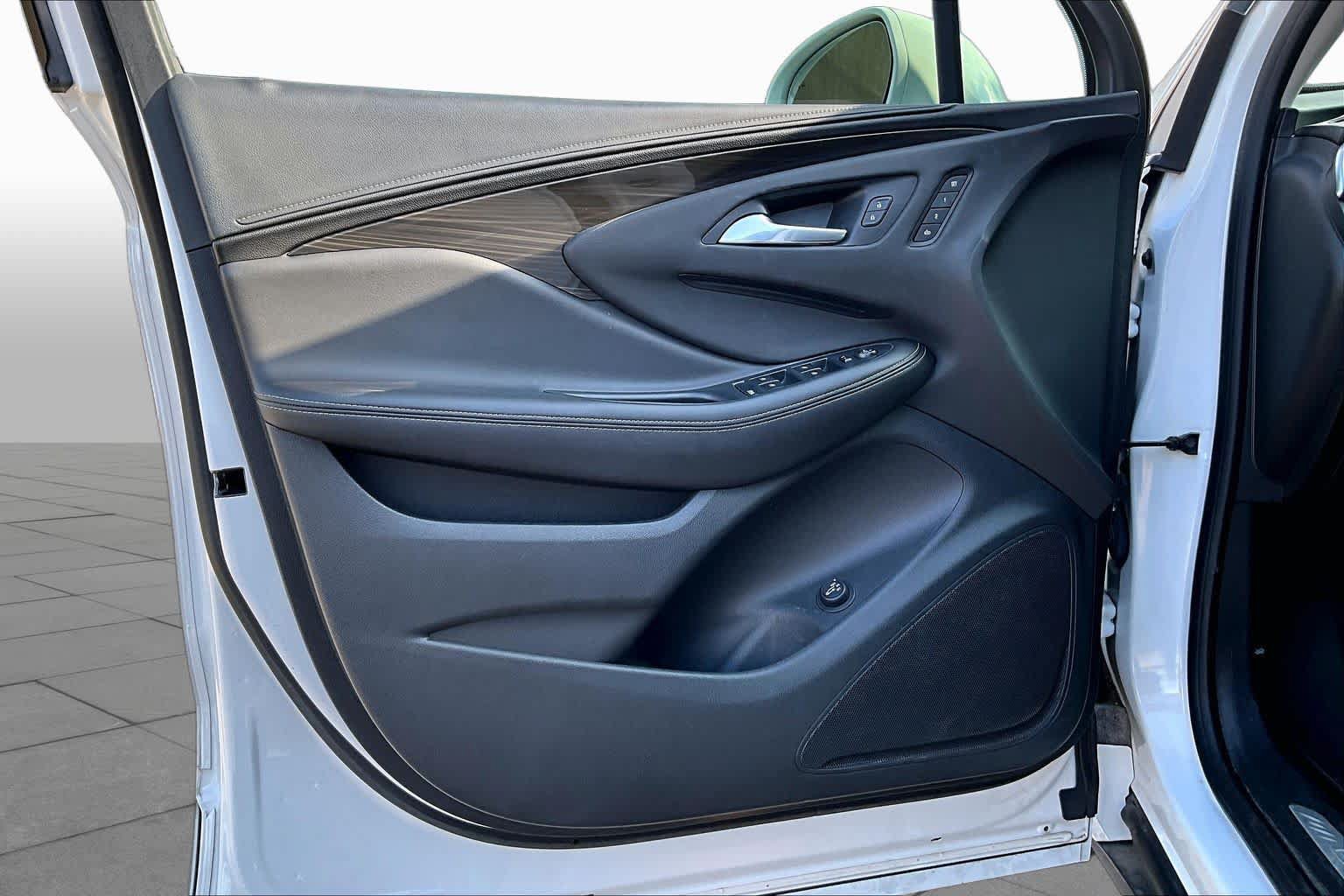 Used 2019 Buick Envision Essence FWD image 22