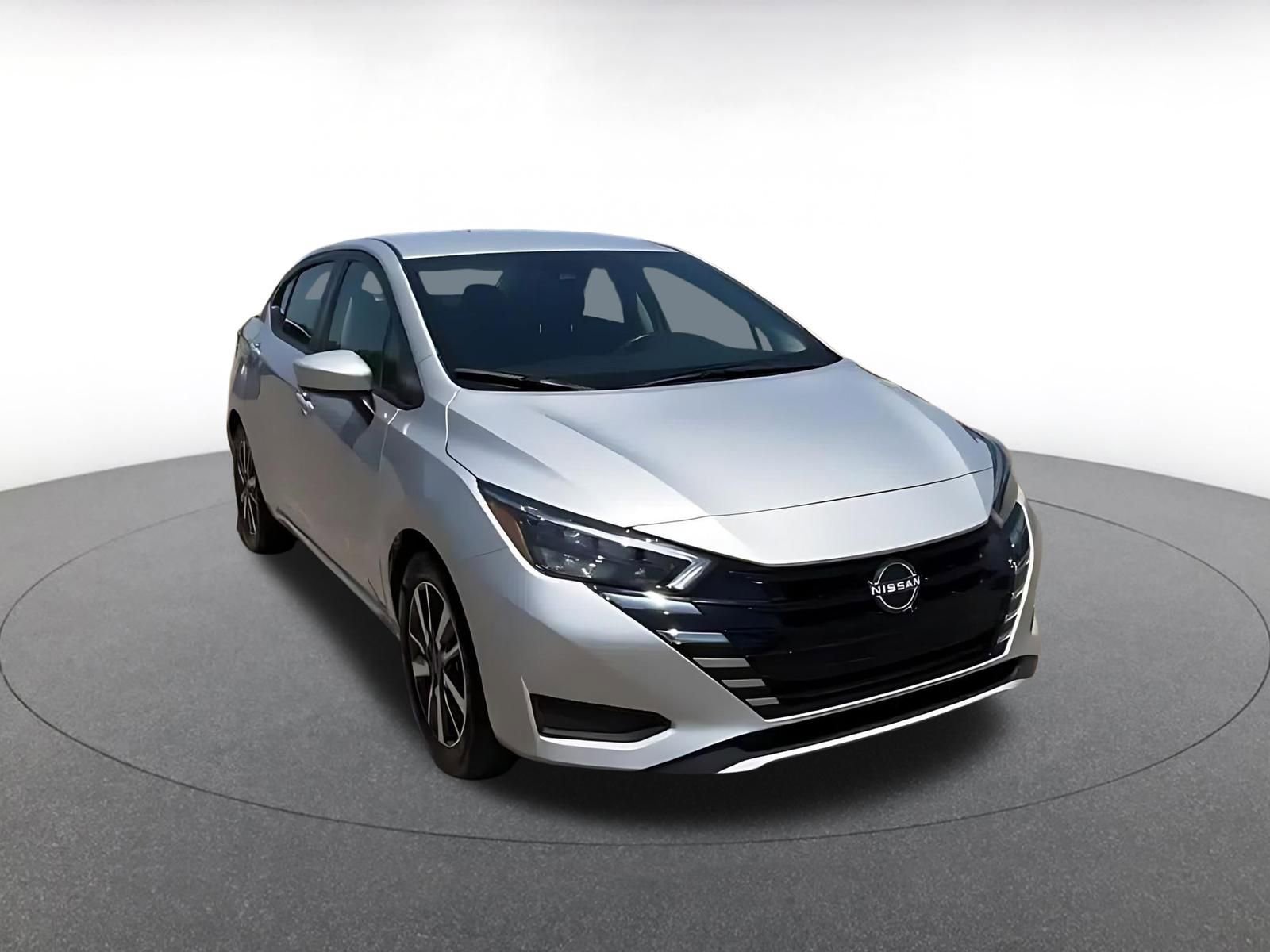 Used 2025 Nissan Versa SV FWD image 3