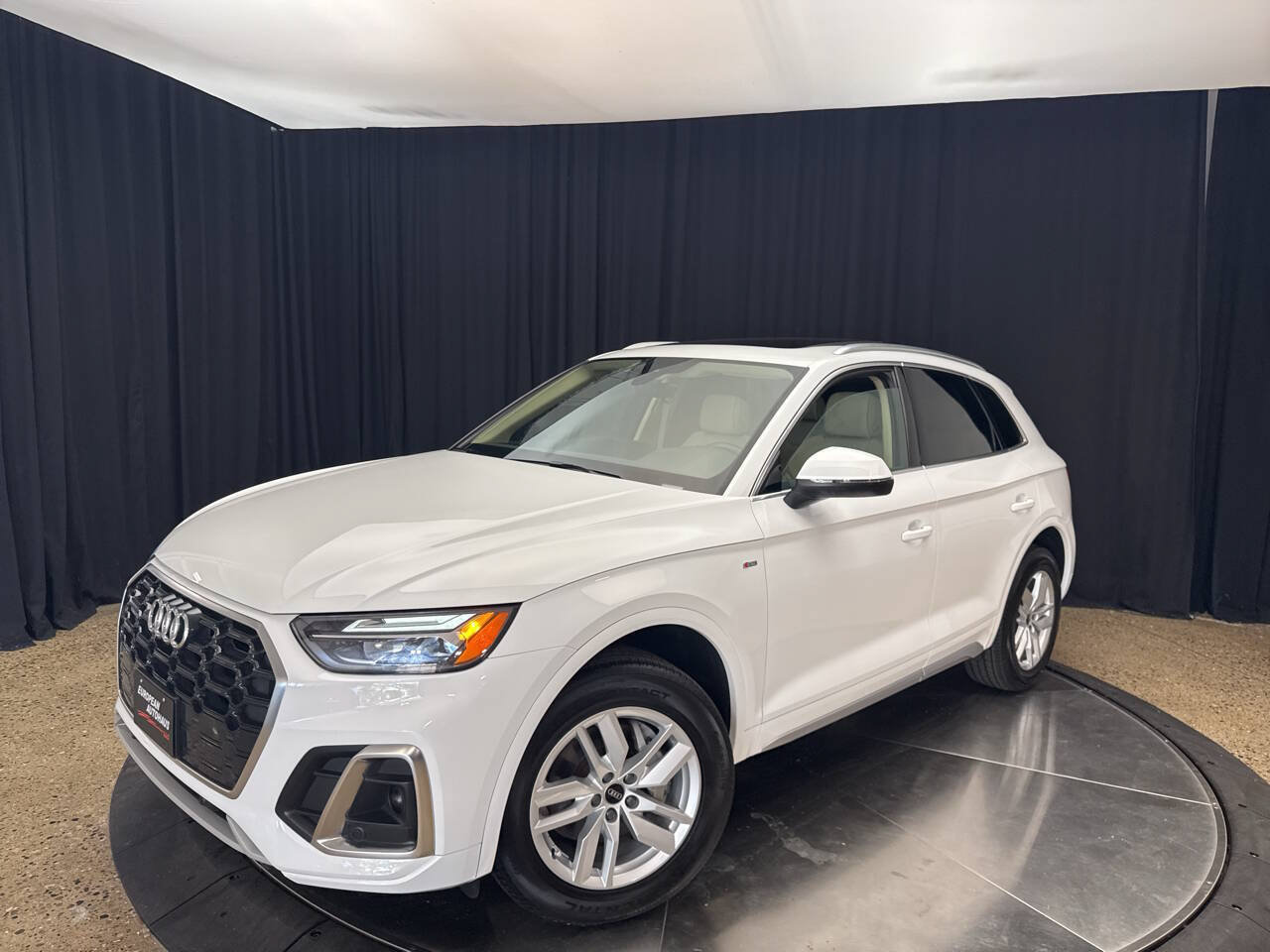 Used 2024 Audi Q5 2.0T Premium w/ Convenience Package AWD/4WD image 3