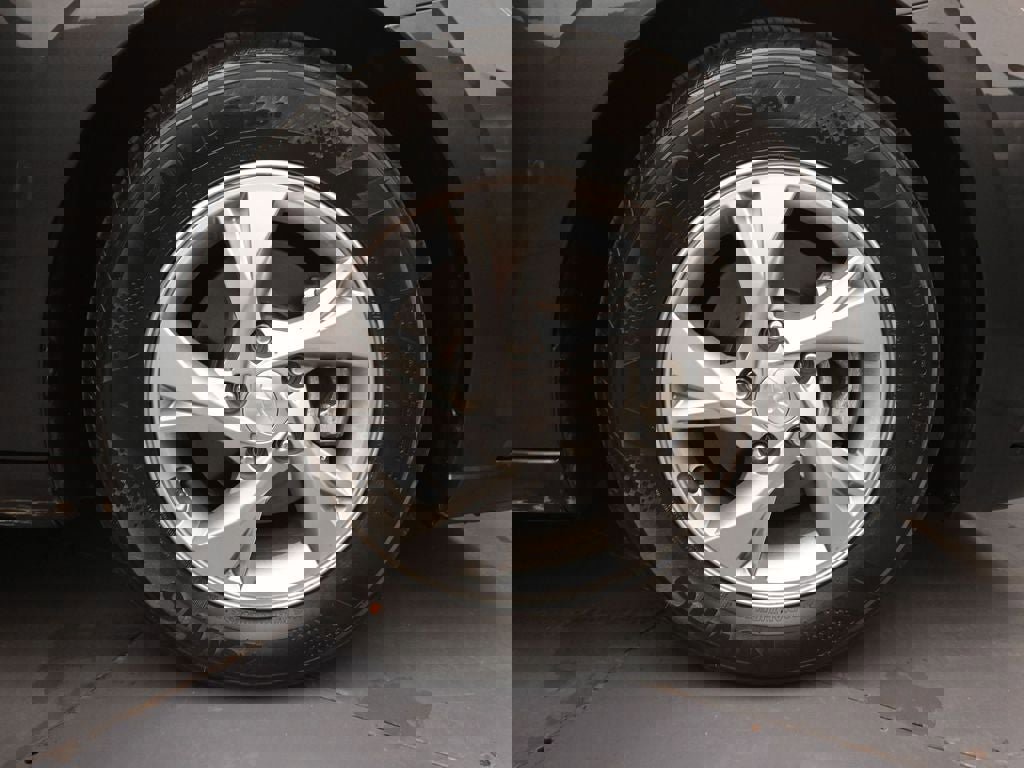 Certified 2021 Hyundai Elantra SE image 29