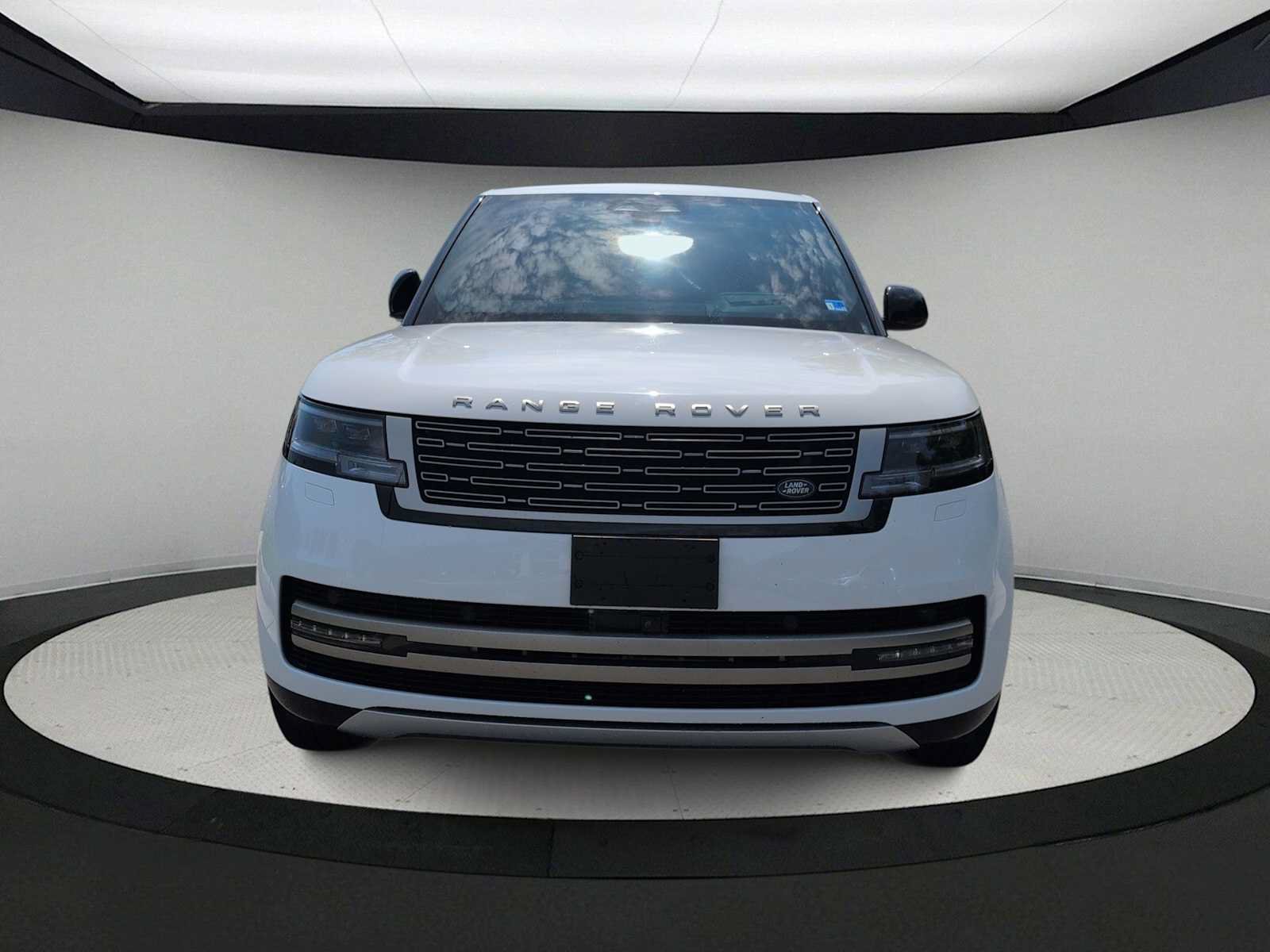 Used 2024 Land Rover Range Rover Long Wheelbase SE AWD/4WD image 3